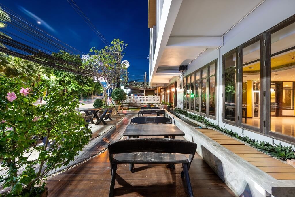 restaurants-jomtien-twelve-restaurant