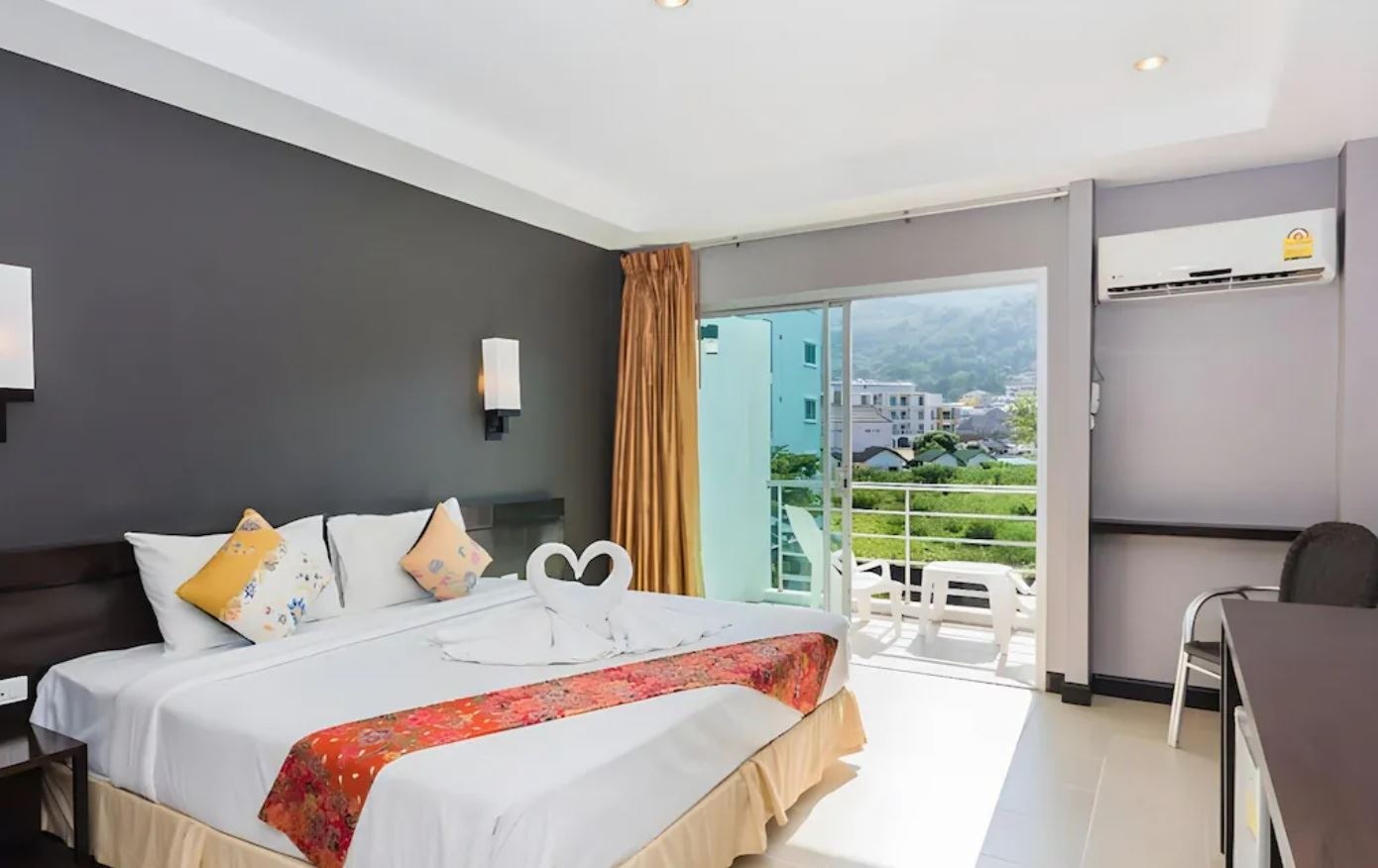 rooms-superior-building