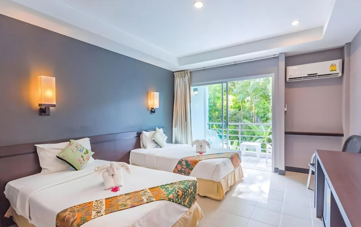 rooms-superior-building