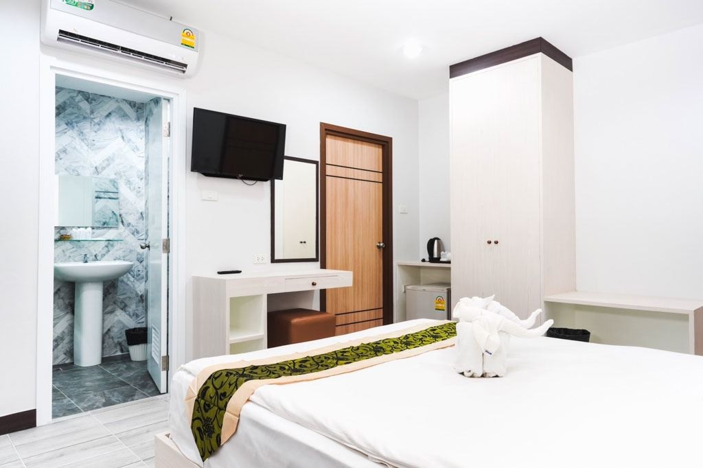 rooms-deluxe-no-view-no-window