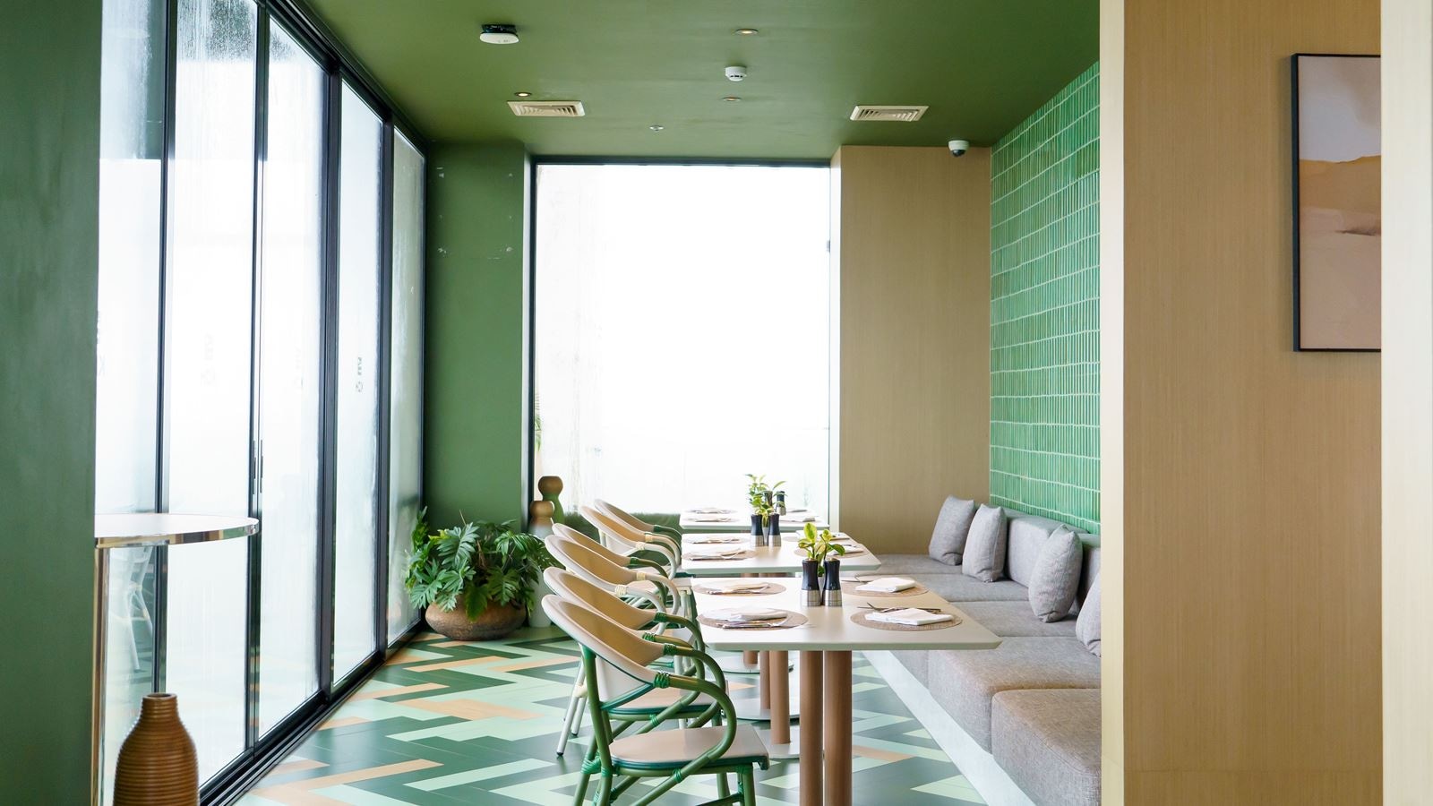 restaurants-koh-17-rooftop--dining