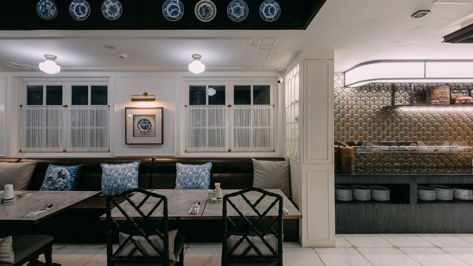 restaurants-the-blue--white-restarant