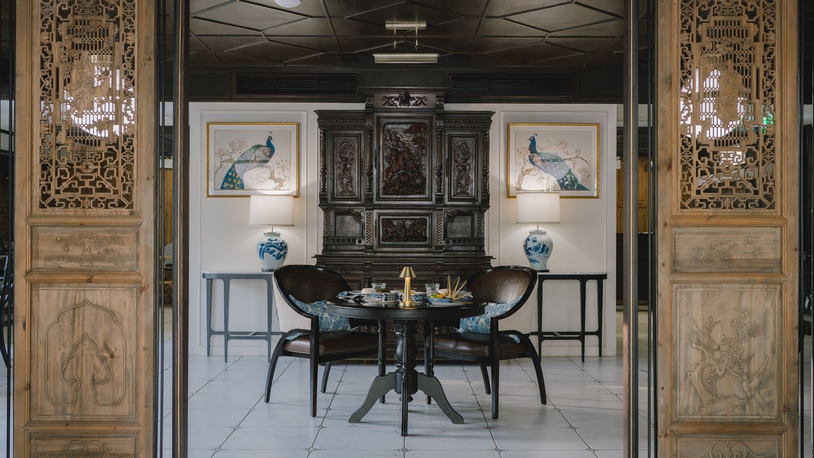 restaurants-the-blue--white-restarant