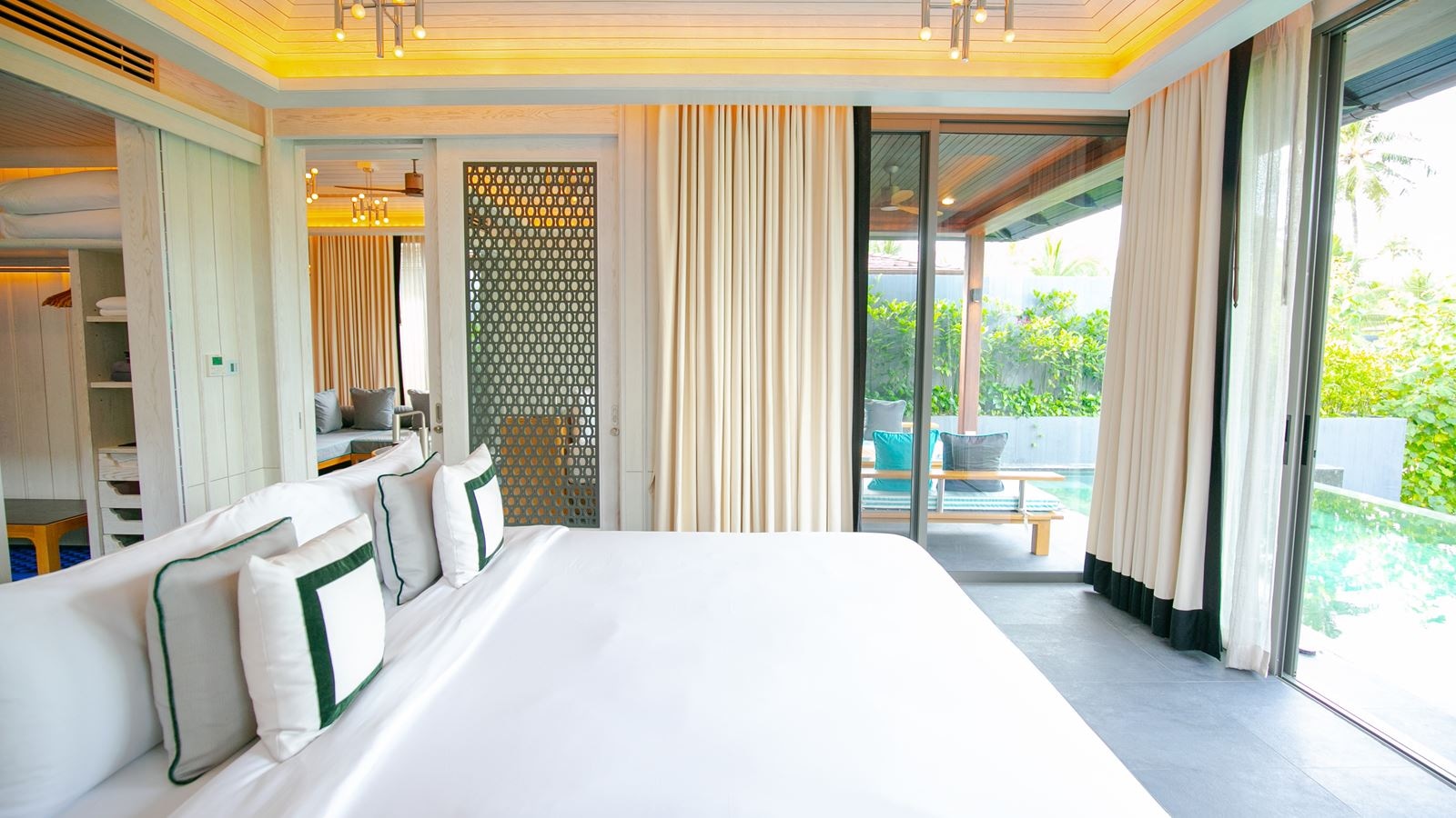 rooms-one-bedroom-luxury-pool-villa