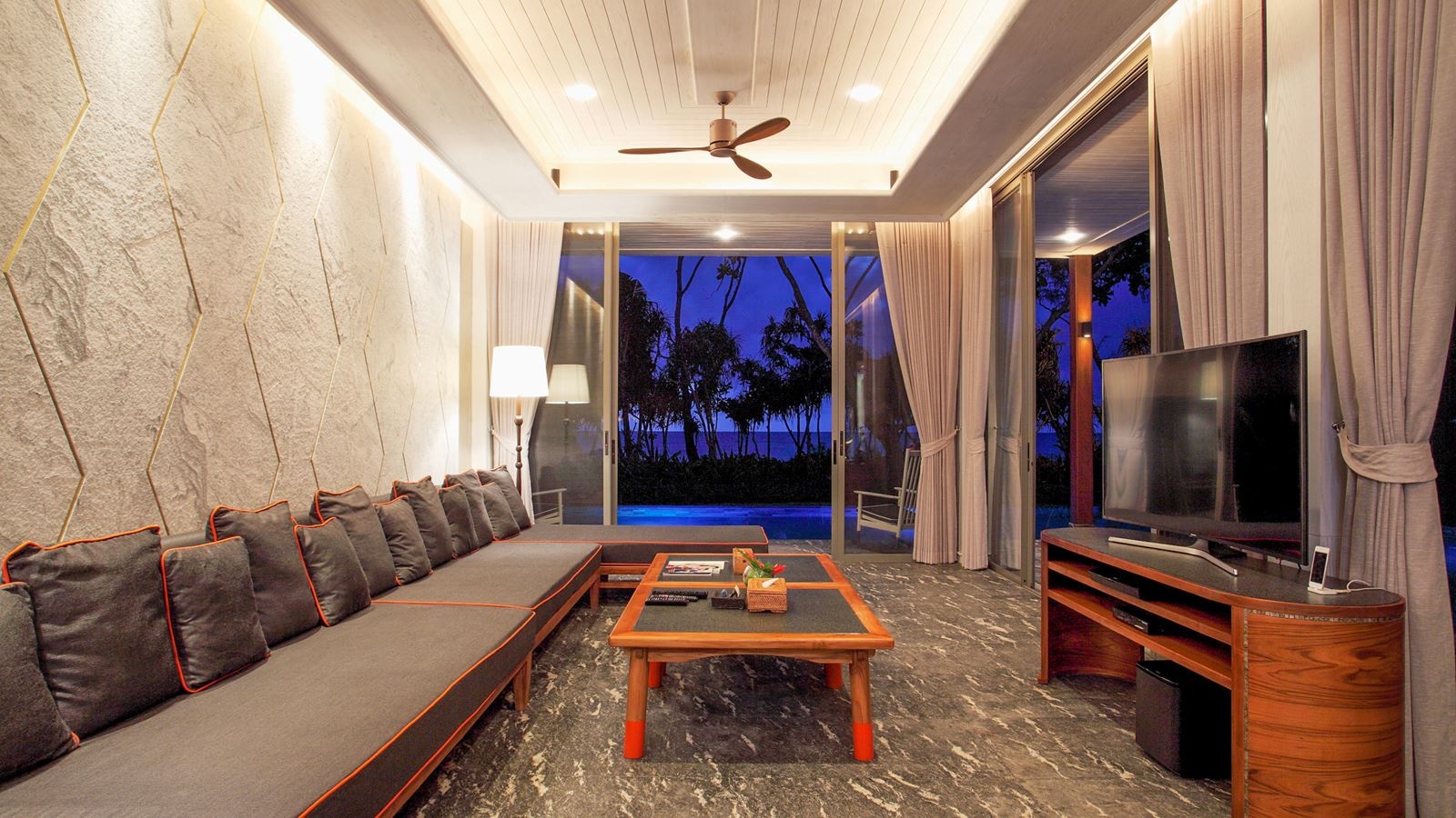 rooms-five-bedroom-beach-front--pool-villa