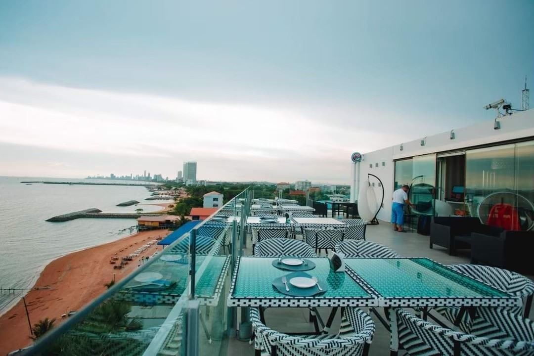 bars-sea-cloud-sky-bar