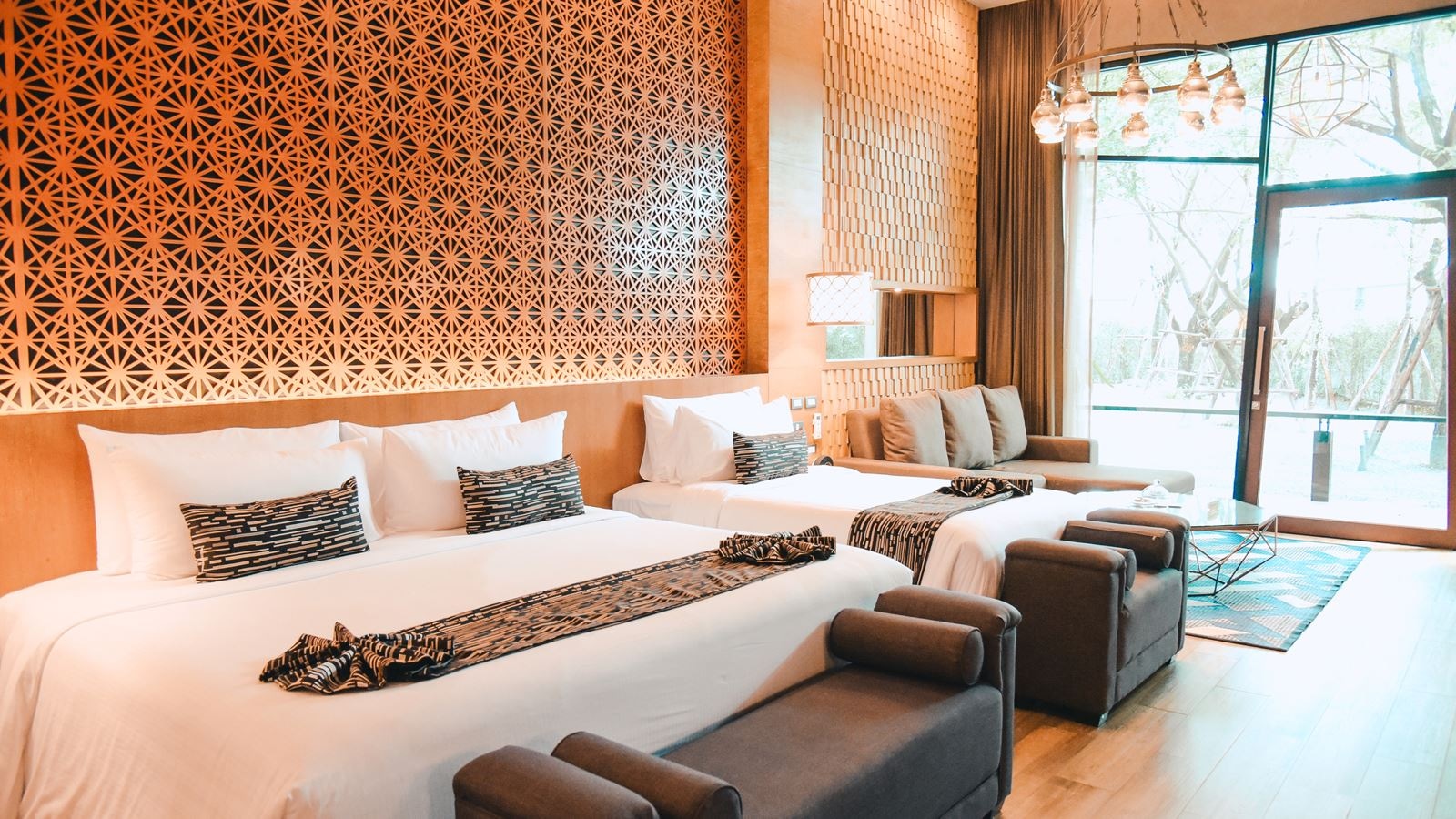 rooms-pool-villa-family