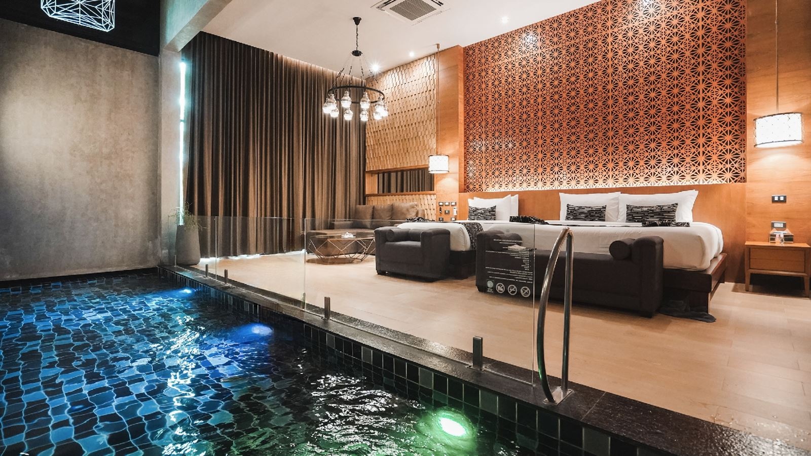 rooms-pool-villa-family