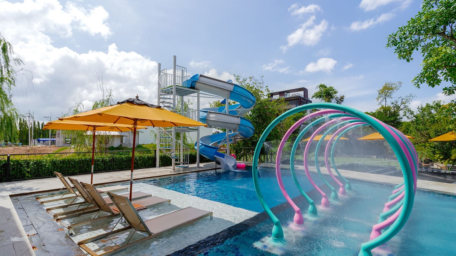 water-park-outdoor-childrens-pool