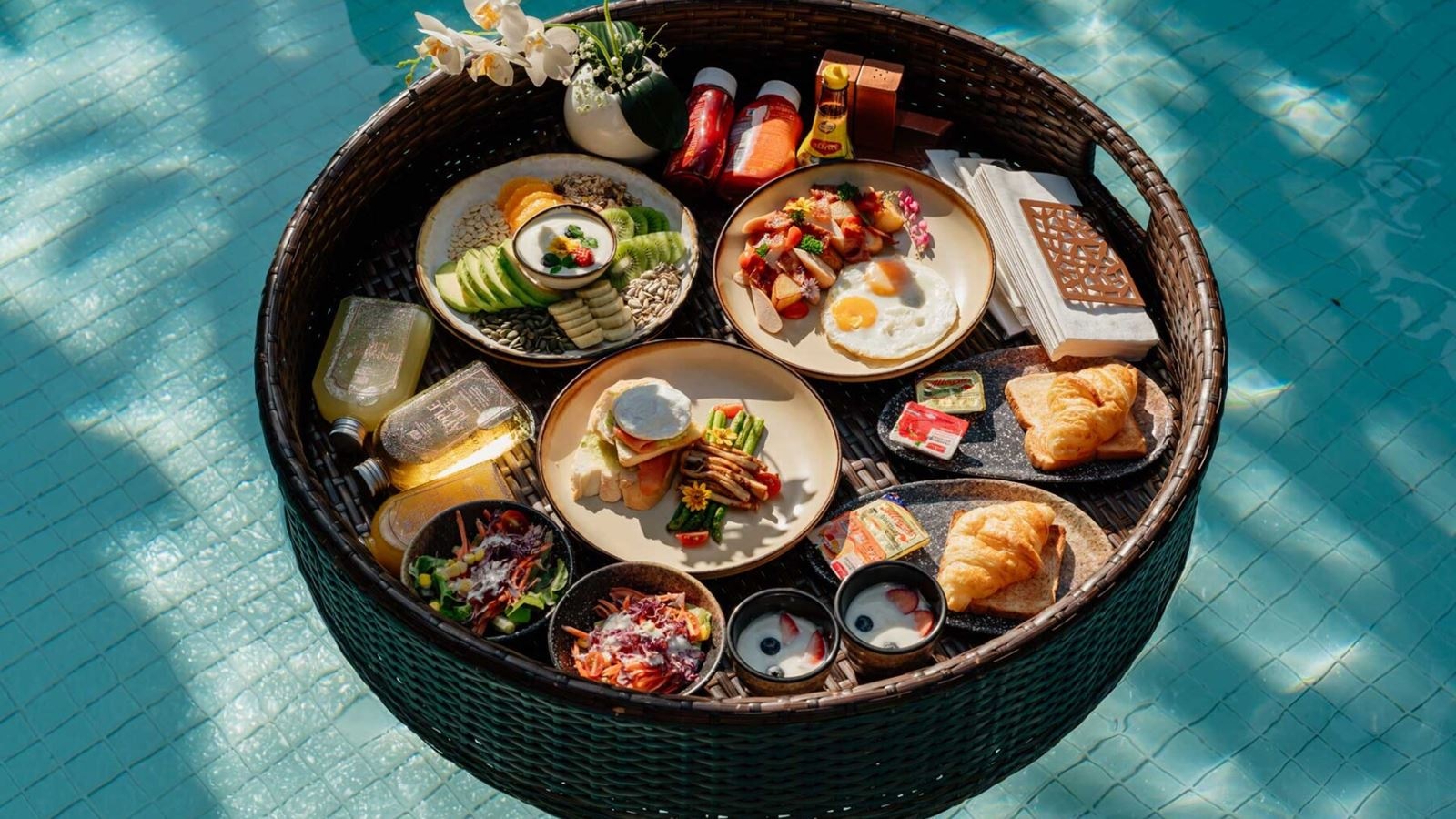 restaurants-room-service