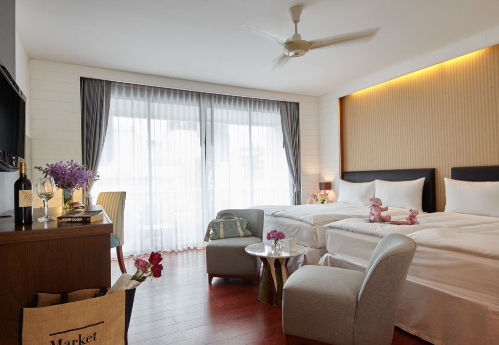 rooms-deluxe-balcony