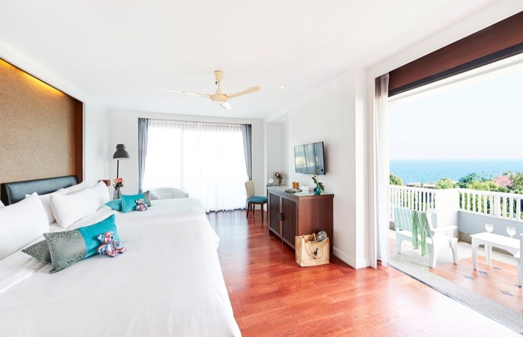 rooms-mini-suite-sea--horizon-balcony