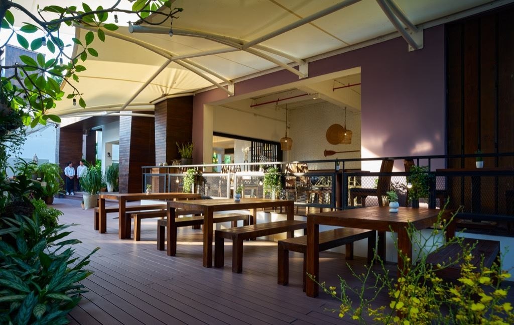 restaurants-the-captain-restaurant