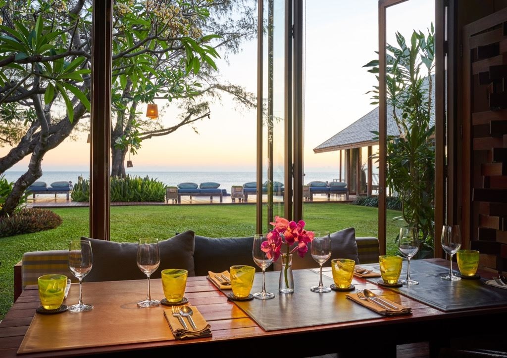 restaurants-lets-sea-hua-hins-beach-restaurat