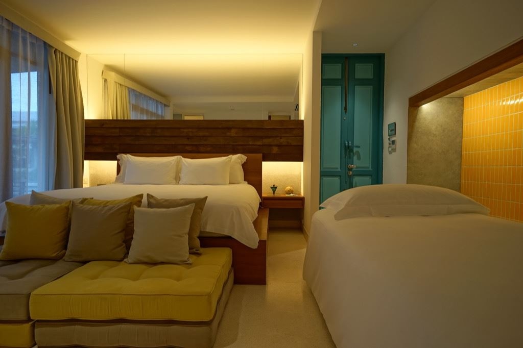 rooms-pool-access-lazzzzz-suite