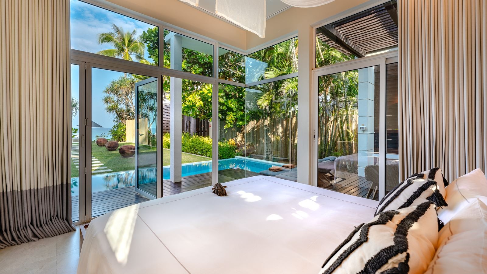 rooms-beachfront-pool-suite