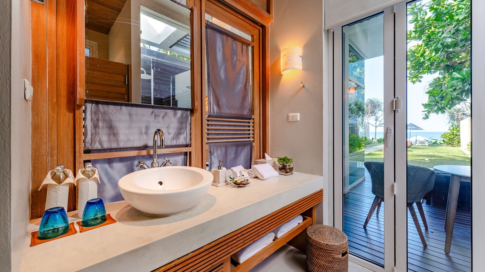 rooms-beachfront-pool-suite