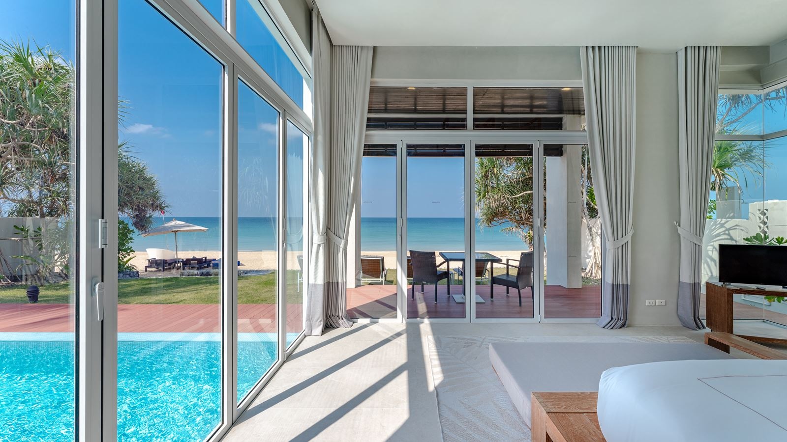 rooms-3br-beachfront-villa