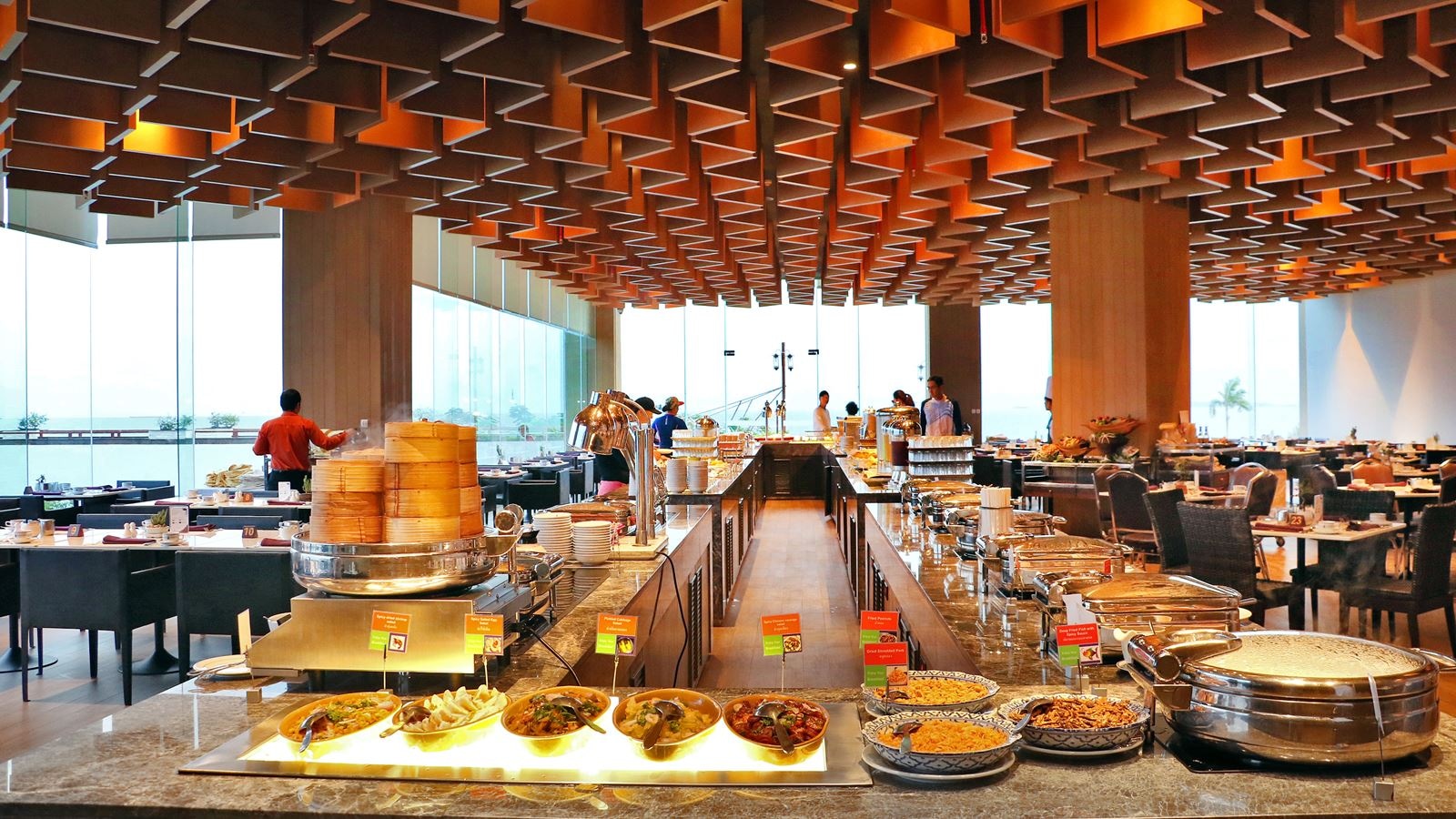 restaurants-panorama--dramatic-atmosphere