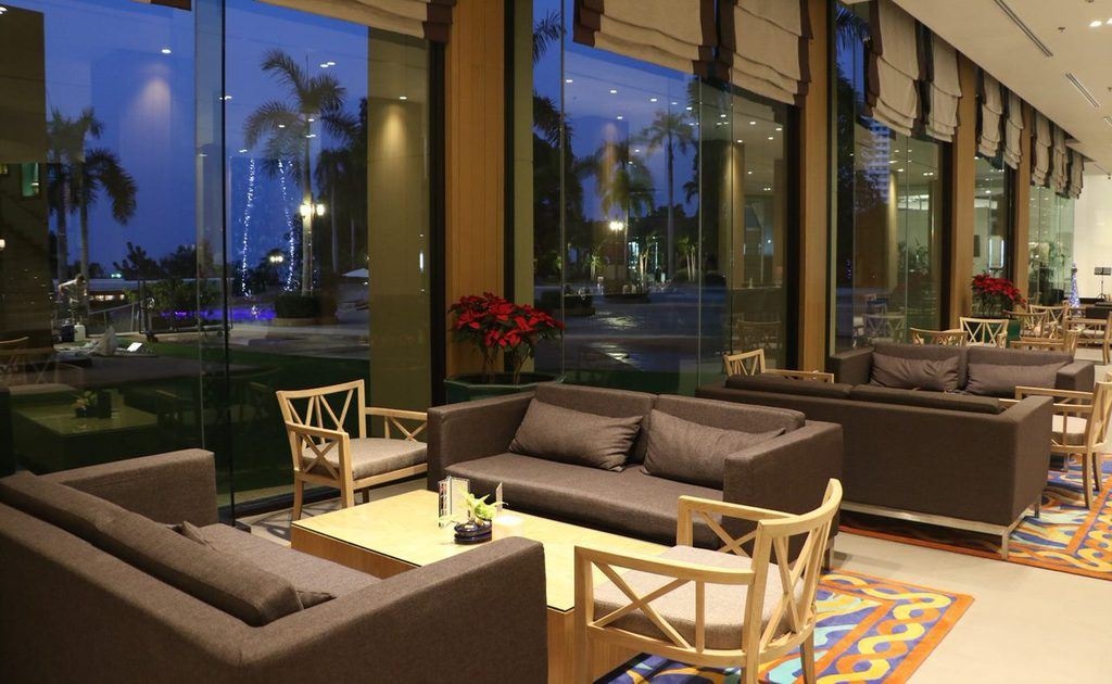 bars-the-bar-at-beach-hotel