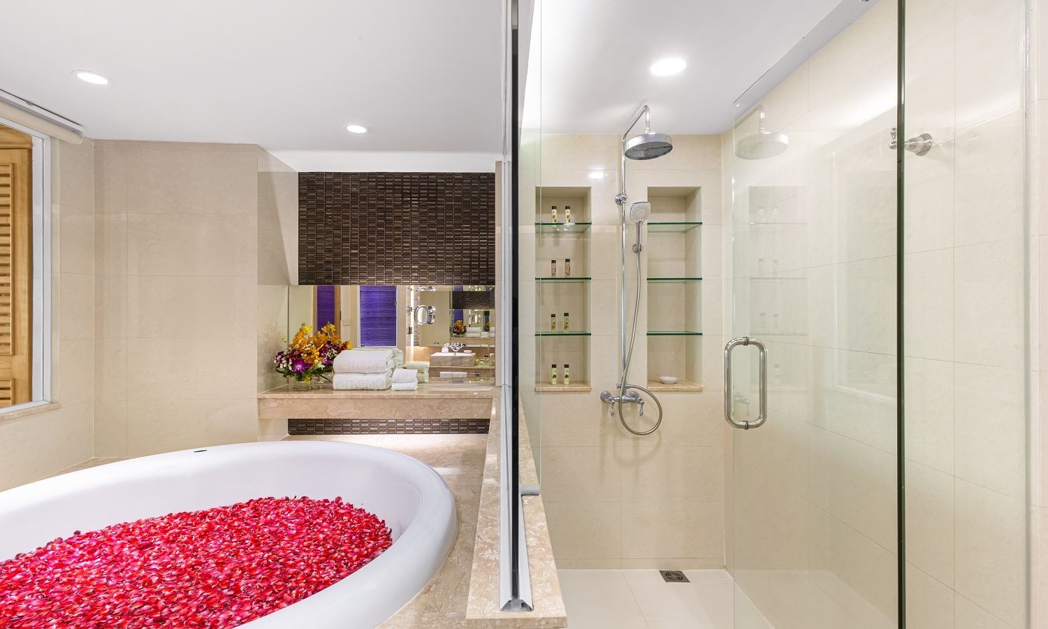 rooms-2-bedroom-theme-suite