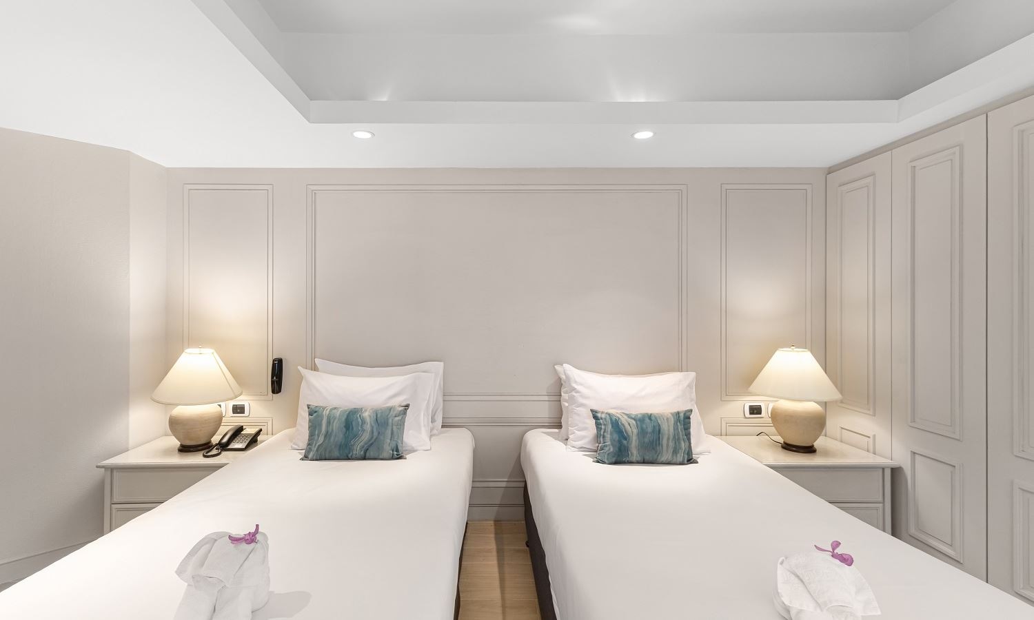 rooms-2-bedroom-theme-suite