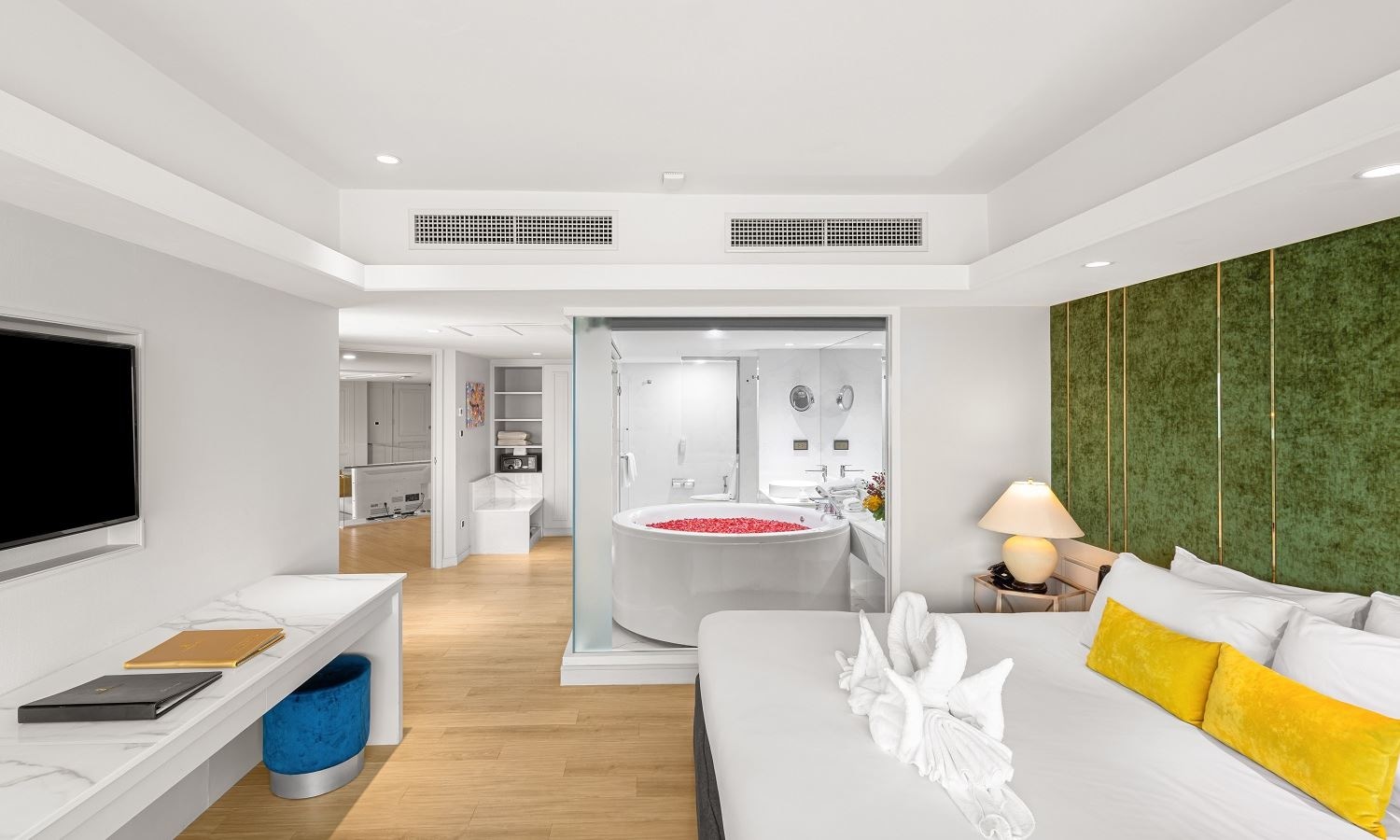 rooms-2-bedroom-theme-suite