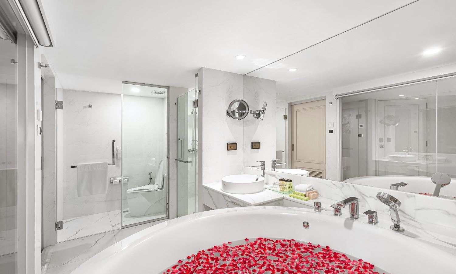 rooms-2-bedroom-theme-suite