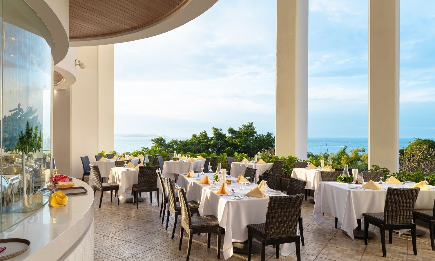 restaurants-larn-thong--authentic-thai-traditions