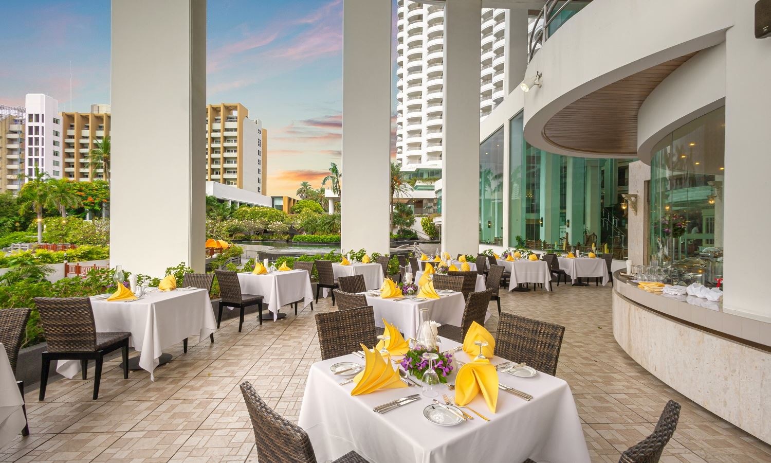 restaurants-larn-thong--authentic-thai-traditions