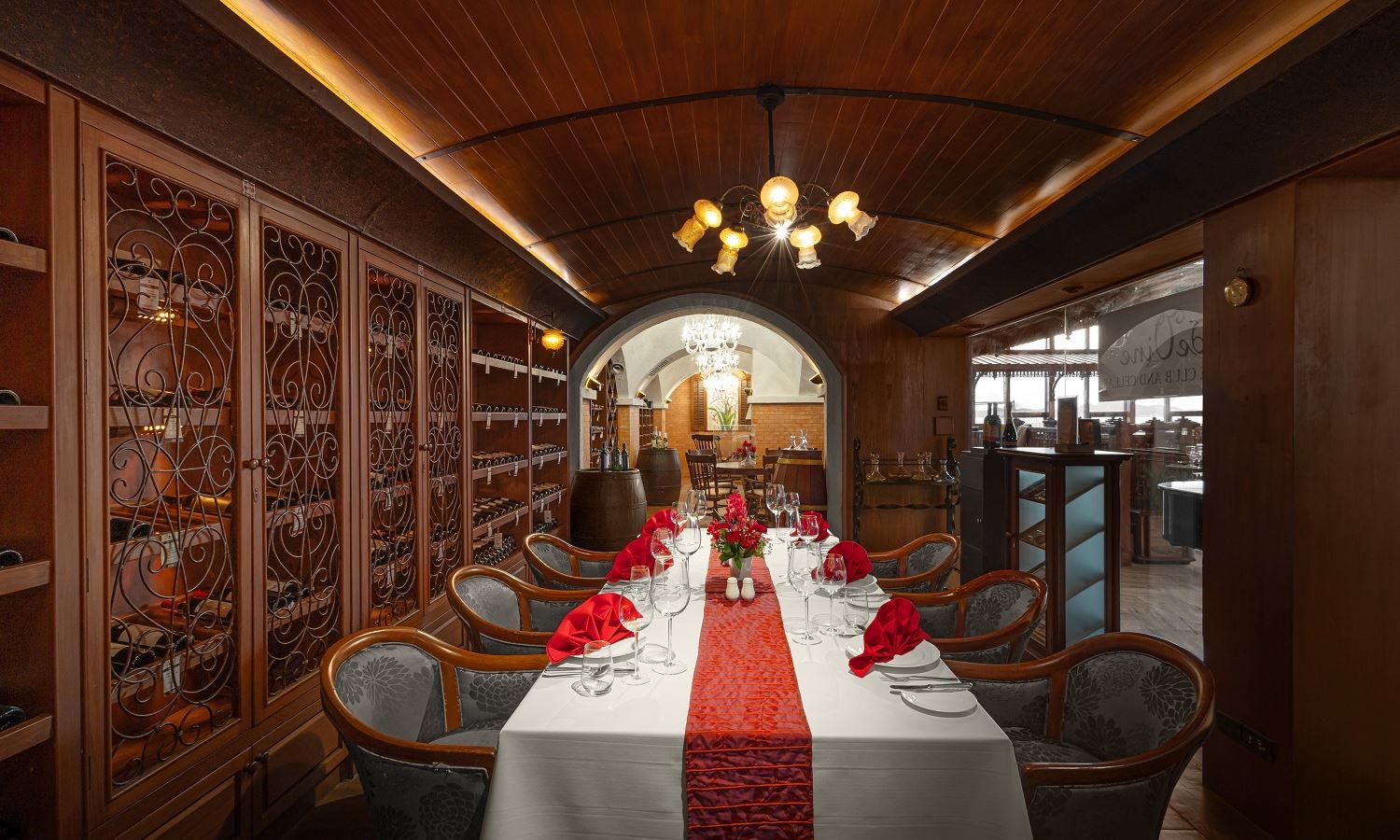 restaurants-royal-grill-room-and-wine-cellar--excellence-and-heritage