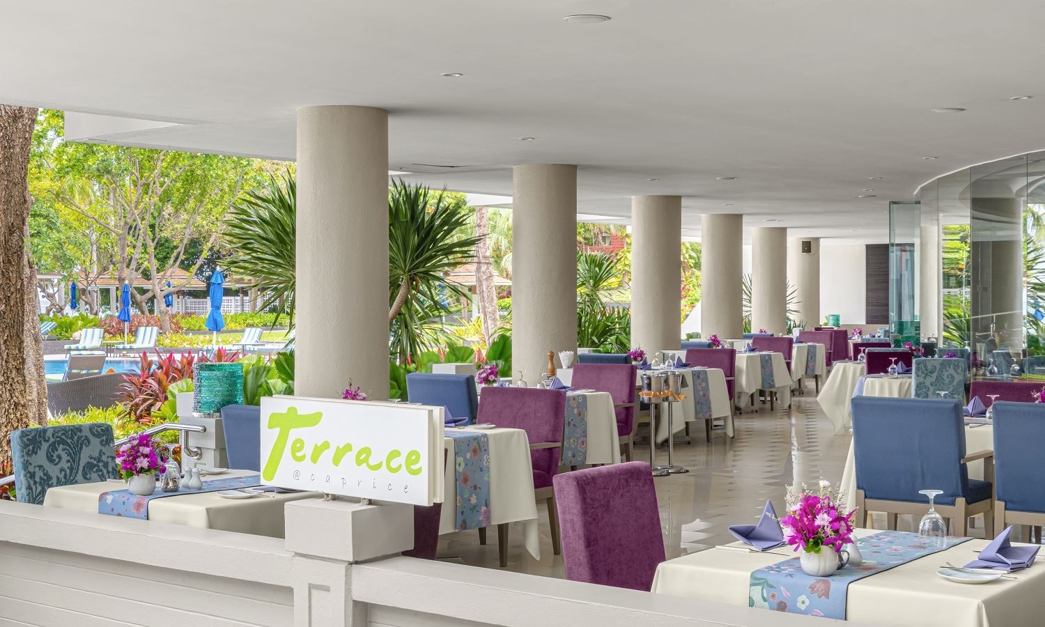 restaurants-terrace-at-caprice