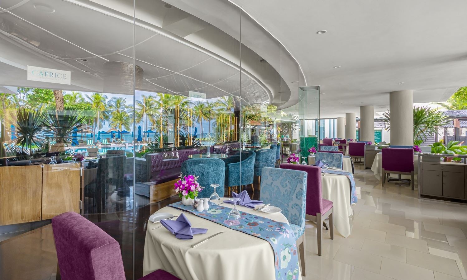 restaurants-terrace-at-caprice