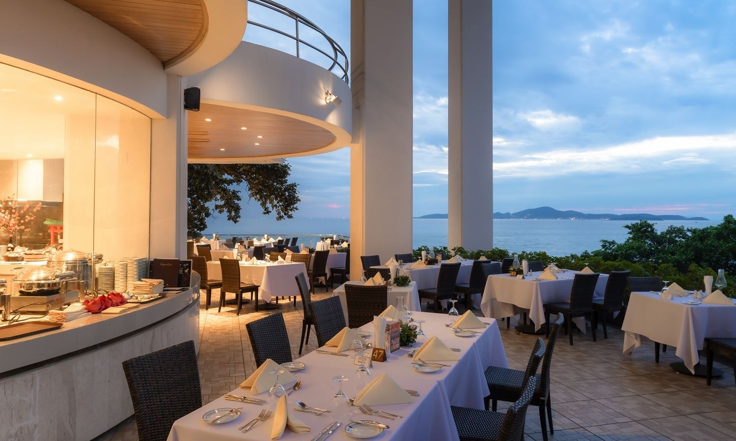 restaurants-larn-thong--authentic-thai-traditions