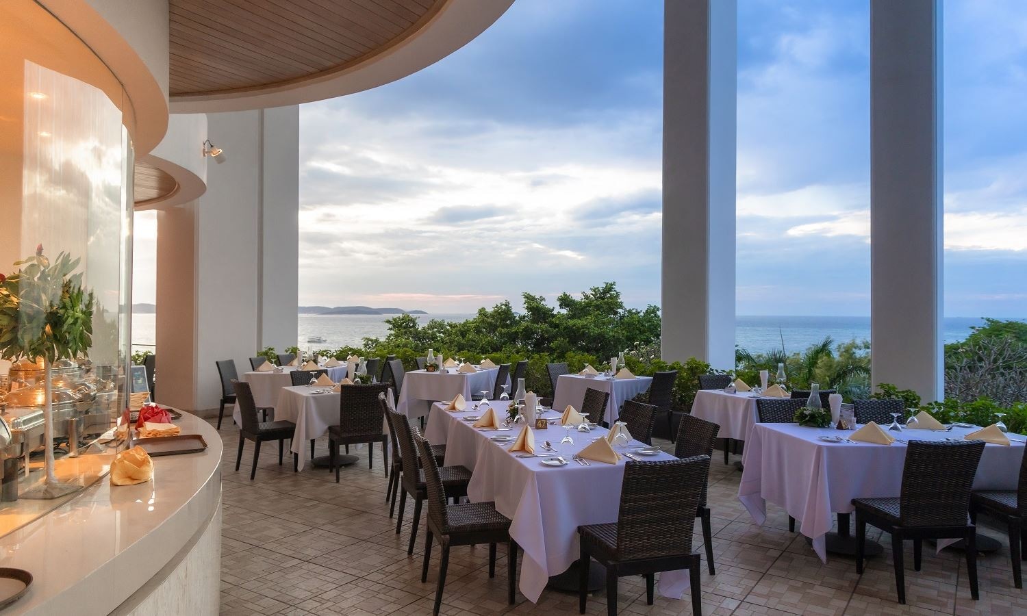 restaurants-larn-thong--authentic-thai-traditions