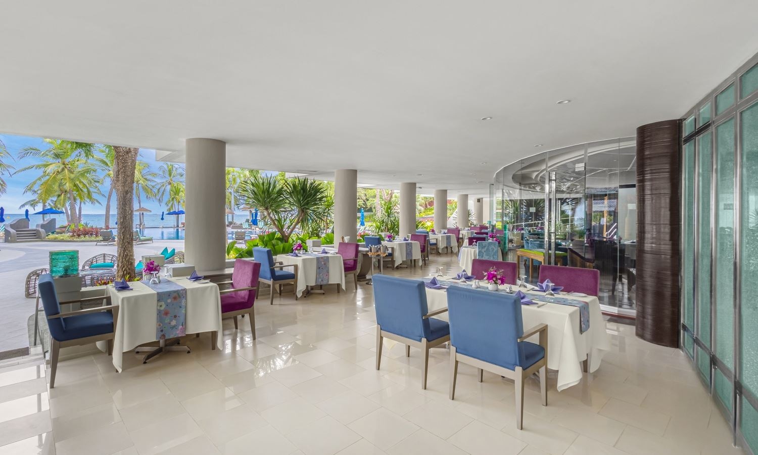 restaurants-terrace-at-caprice