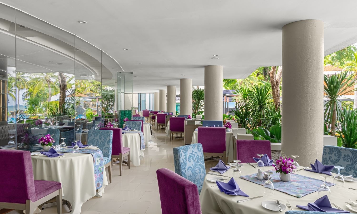 restaurants-terrace-at-caprice