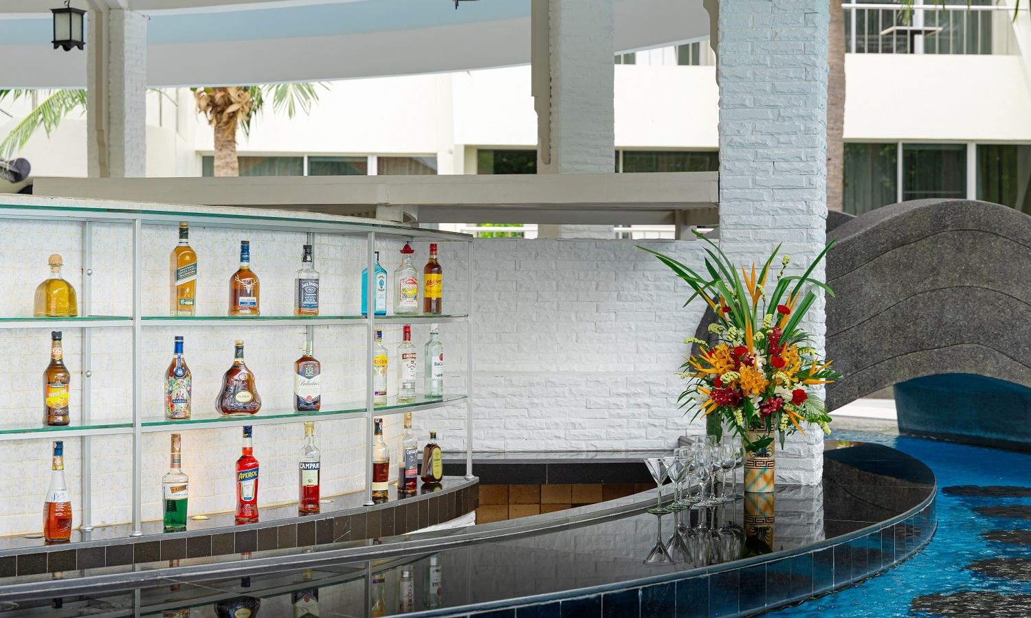 restaurants-la-ronde--pool-sensation