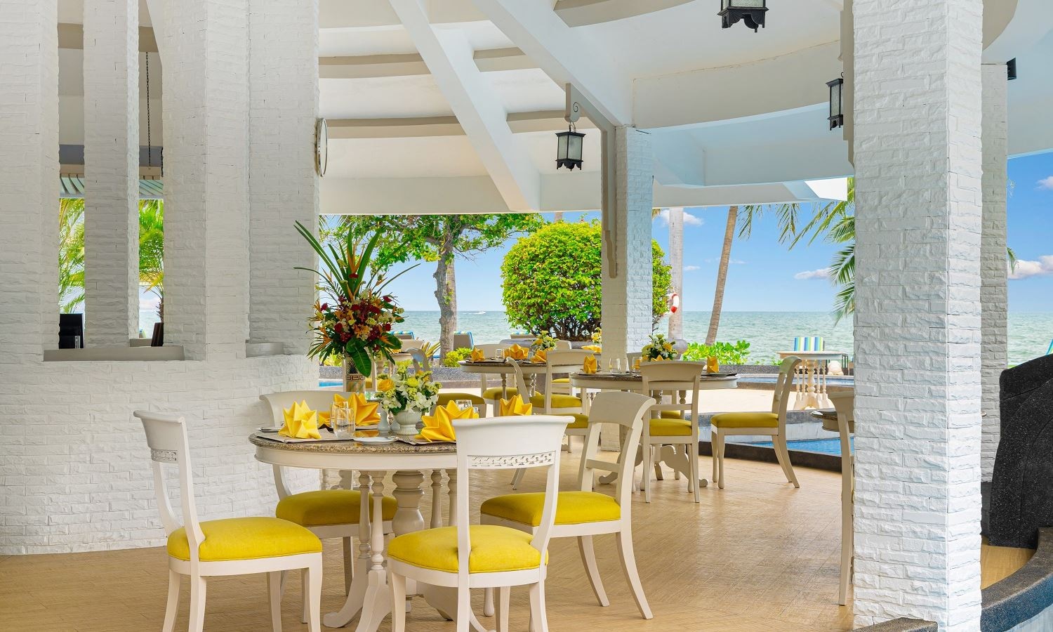 restaurants-la-ronde--pool-sensation