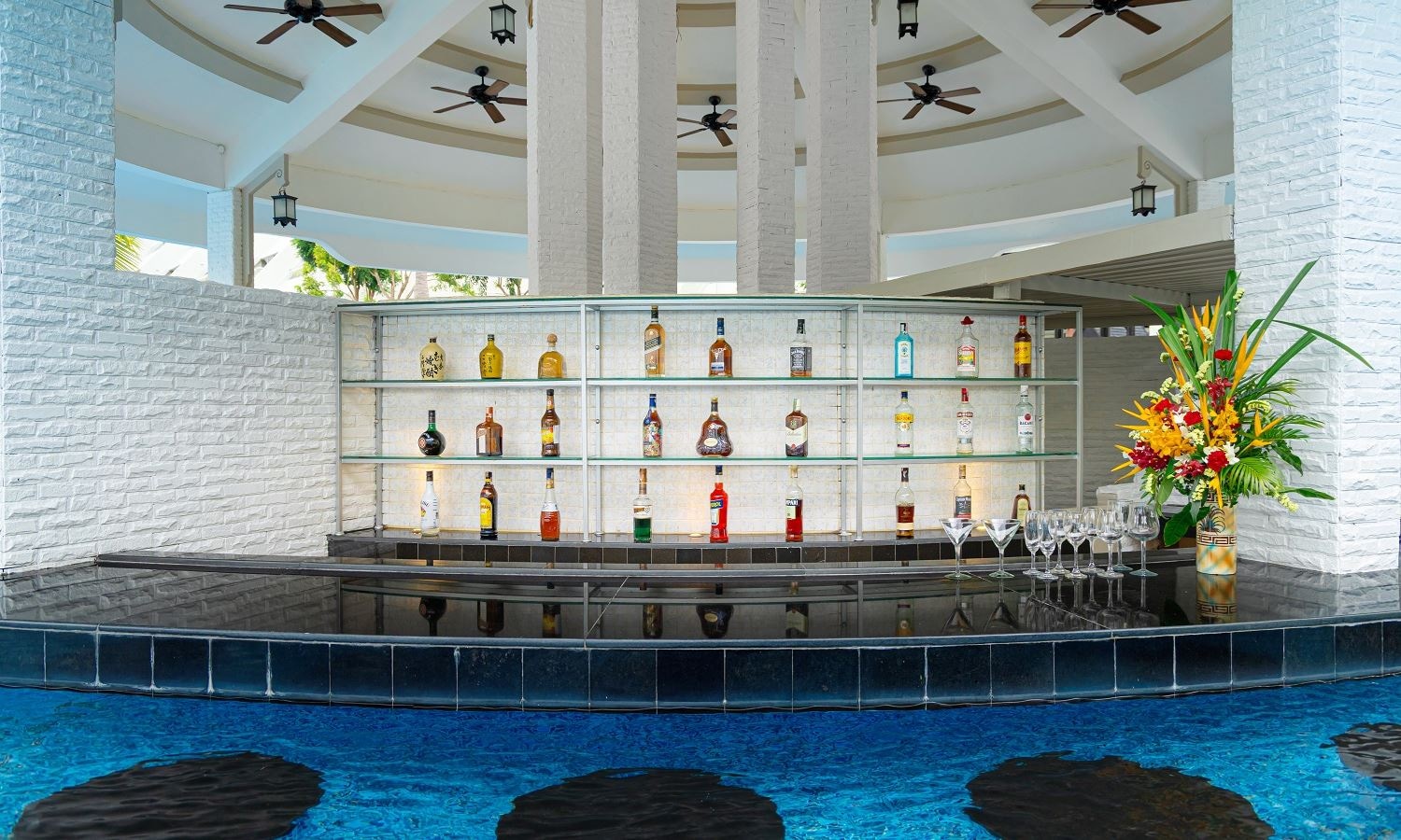 restaurants-la-ronde--pool-sensation