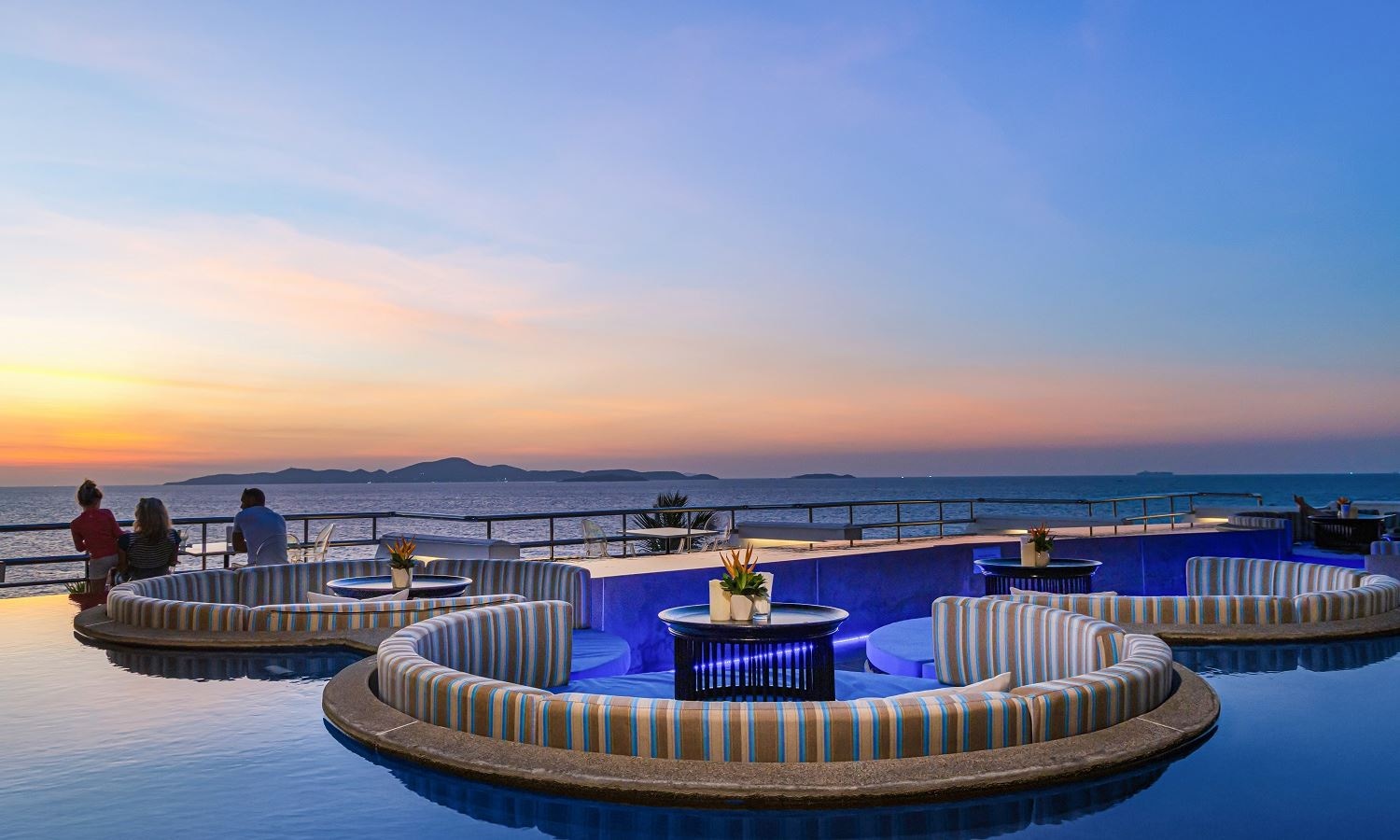 bars-sunset-terrace-lobby-and-bar