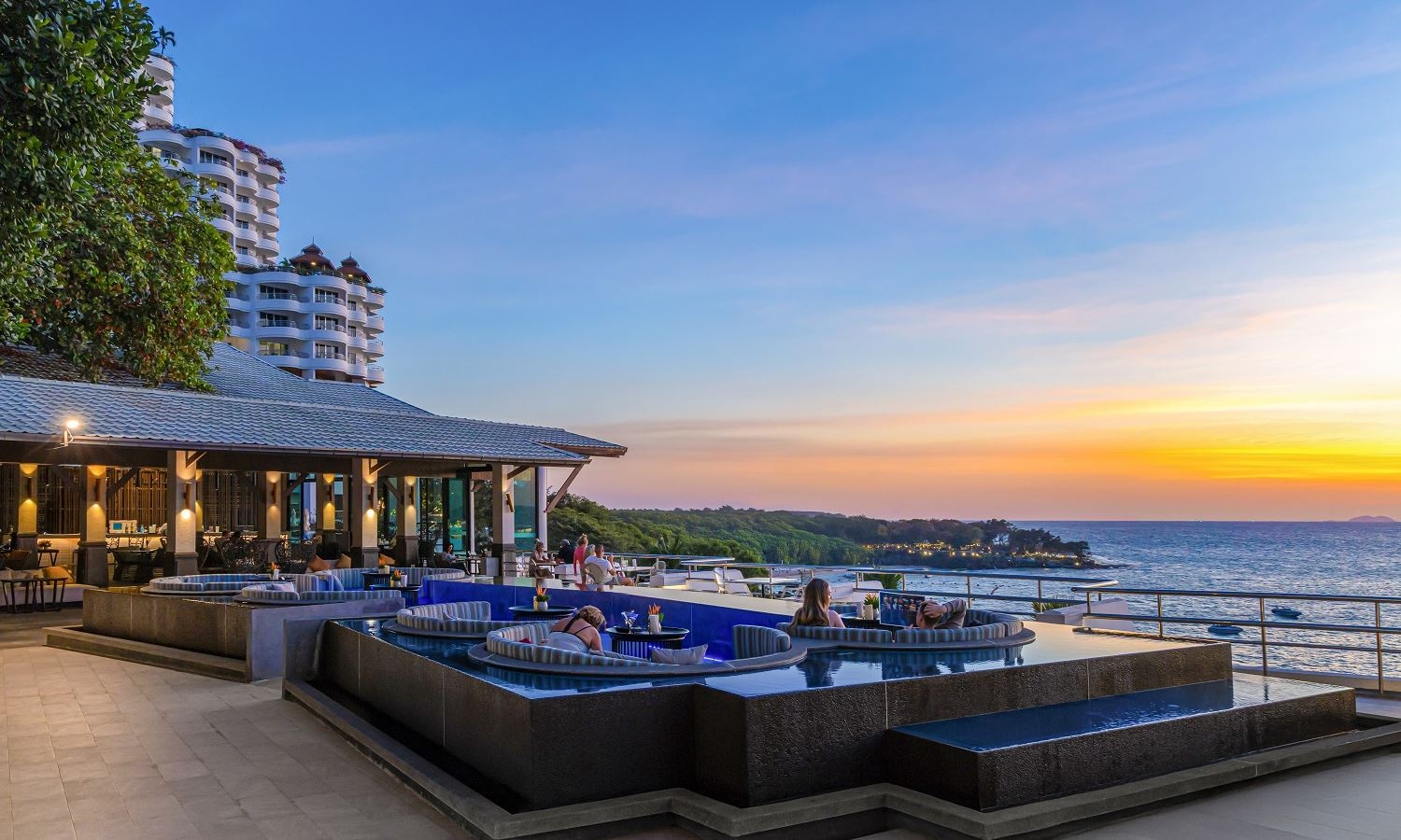 bars-sunset-terrace-lobby-and-bar