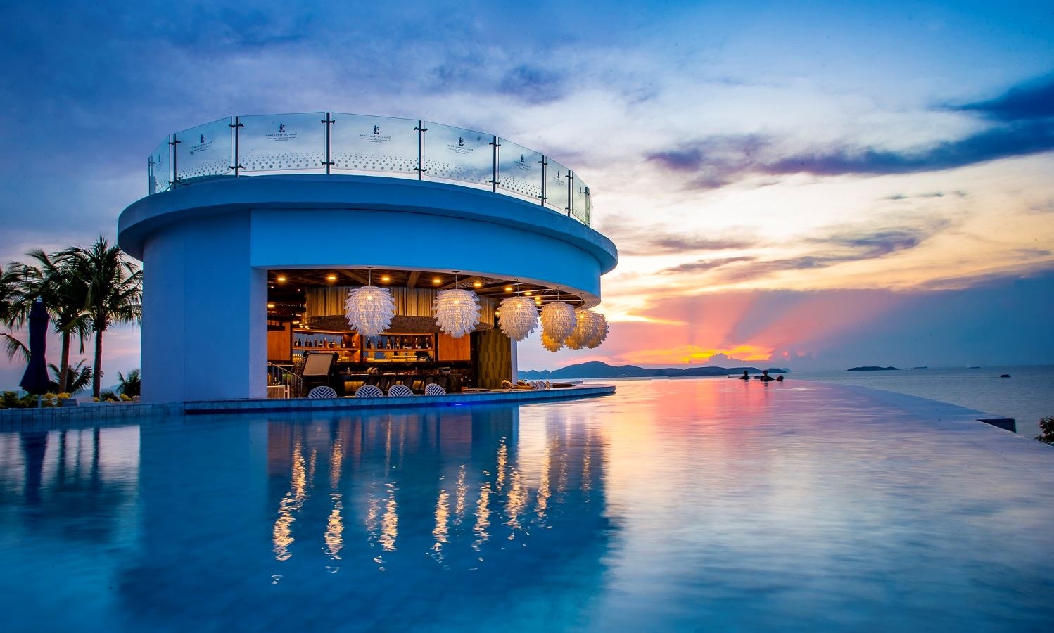 bars-the-bar--royal-cliff-beach-hotel