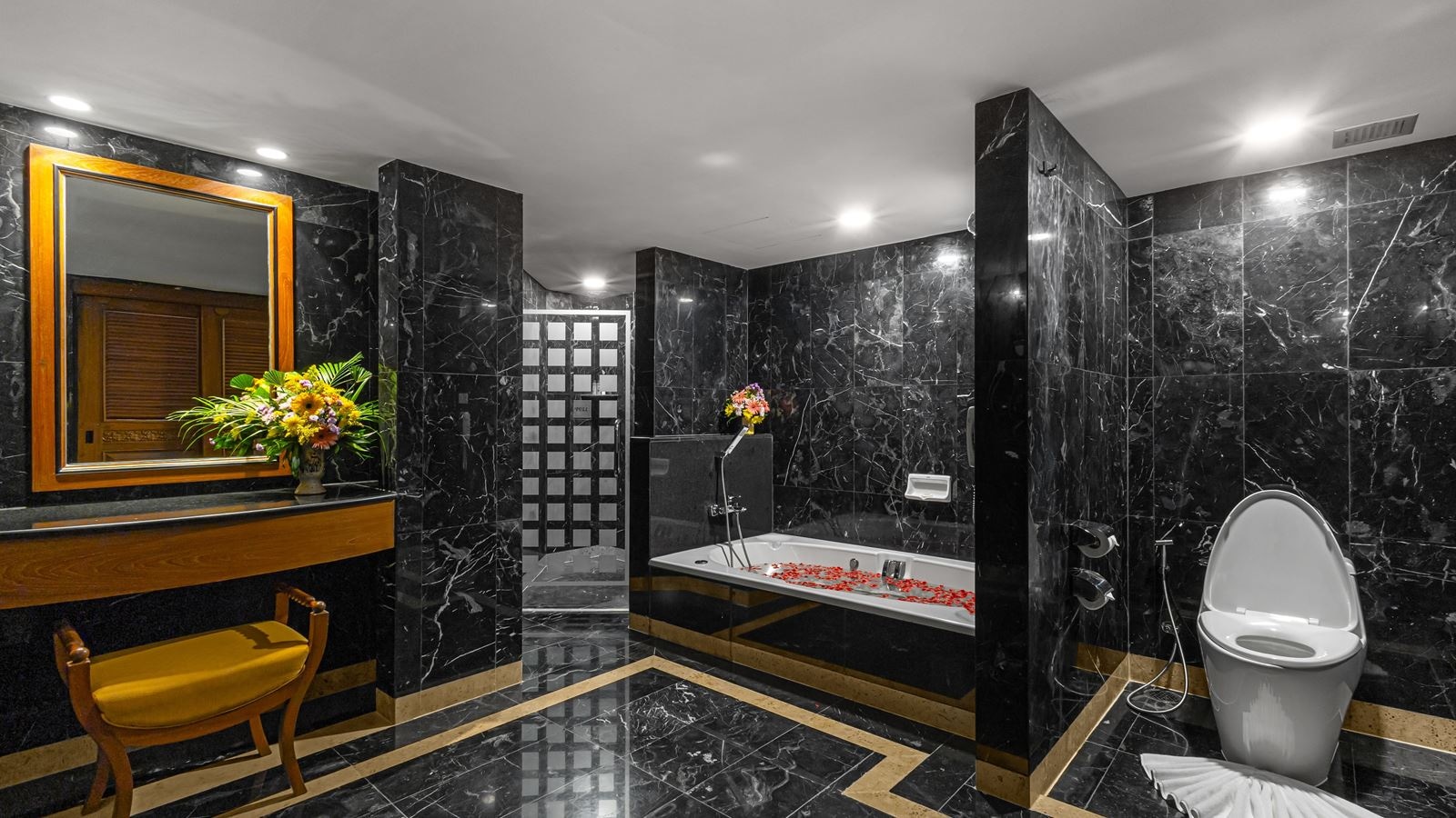 rooms-royal-suite-two-bedroom