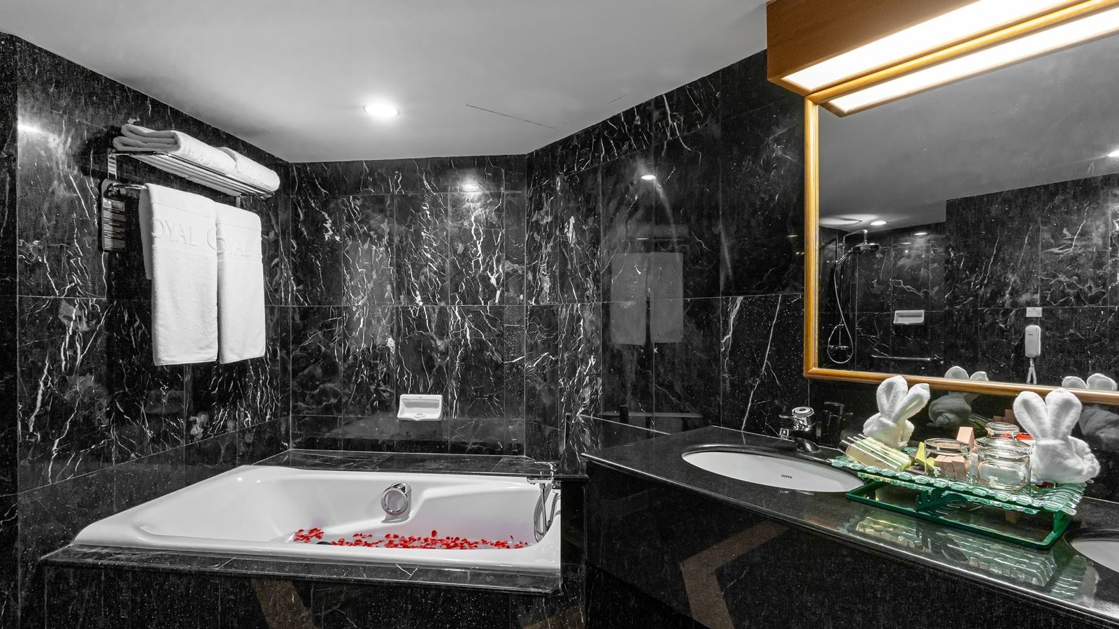 rooms-two-bedroom-heritage-regency-suite