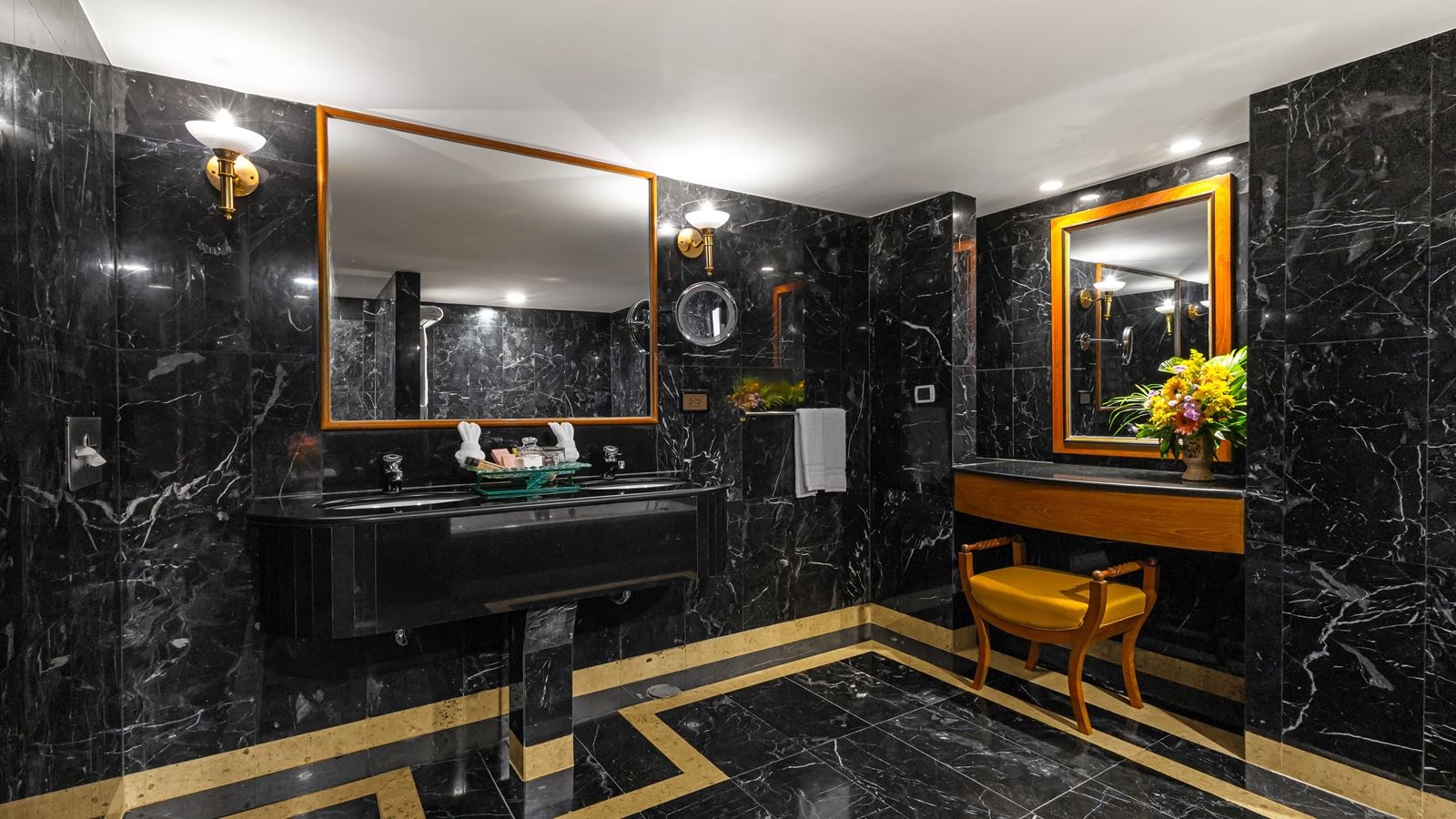 rooms-one-bedroom-heritage-regency-suite