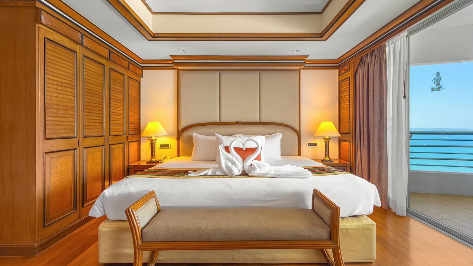 rooms-one-bedroom-heritage-regency-suite