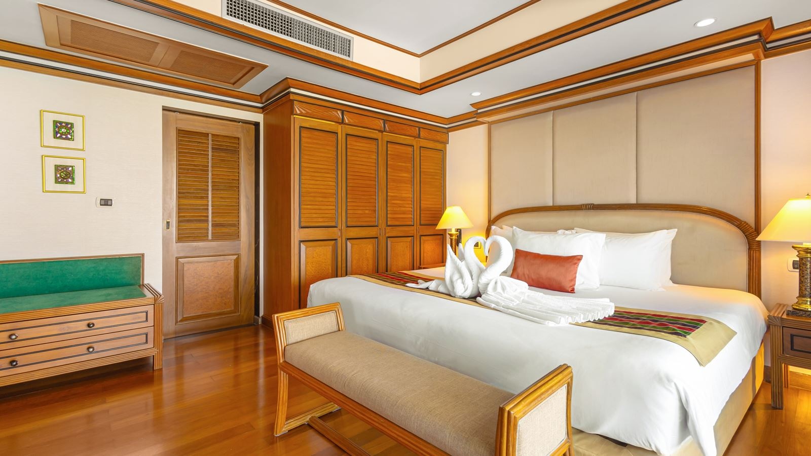 rooms-one-bedroom-heritage-regency-suite
