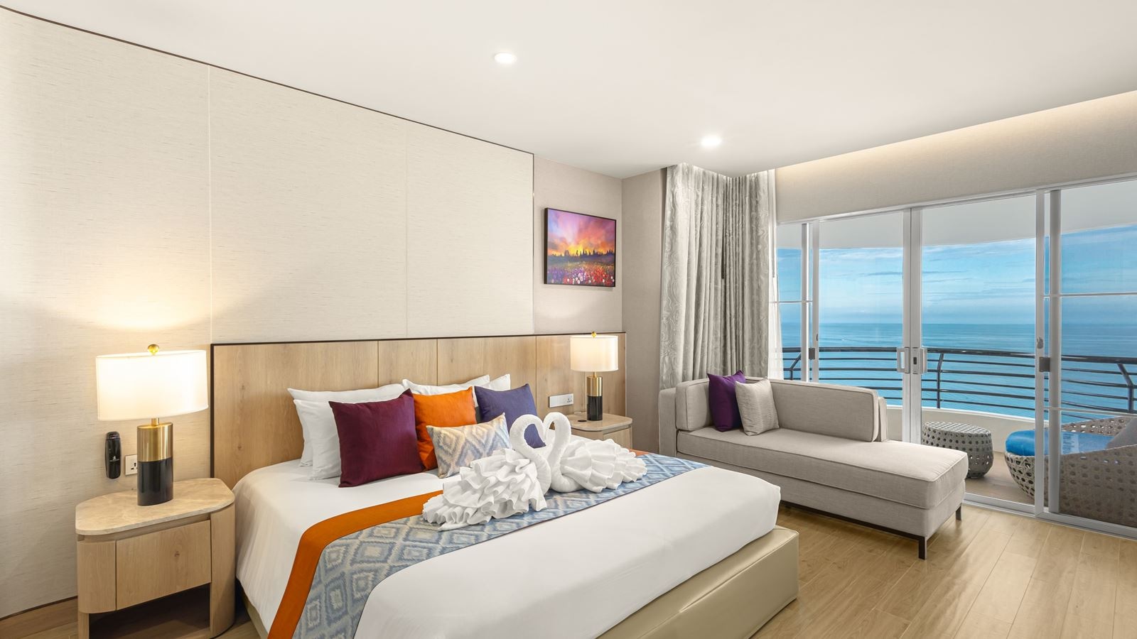rooms-one-bedroom-modern-regency-suite