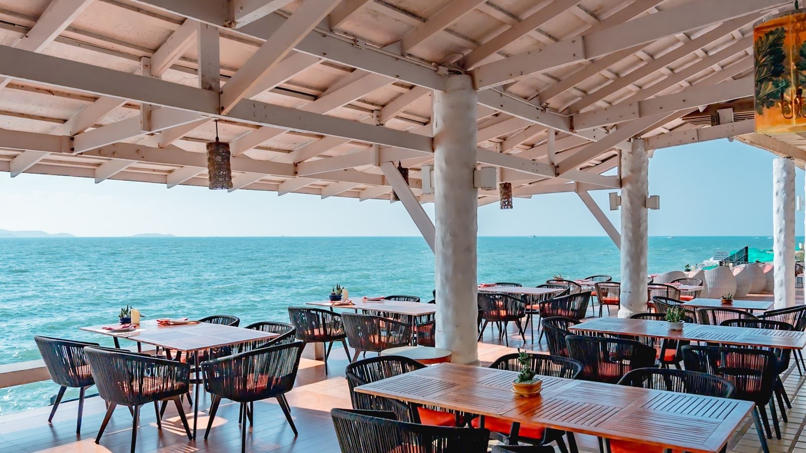 restaurants-breezeo--be-yourself-dinig